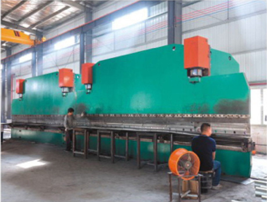 Large steel plate bending machine for conical poles