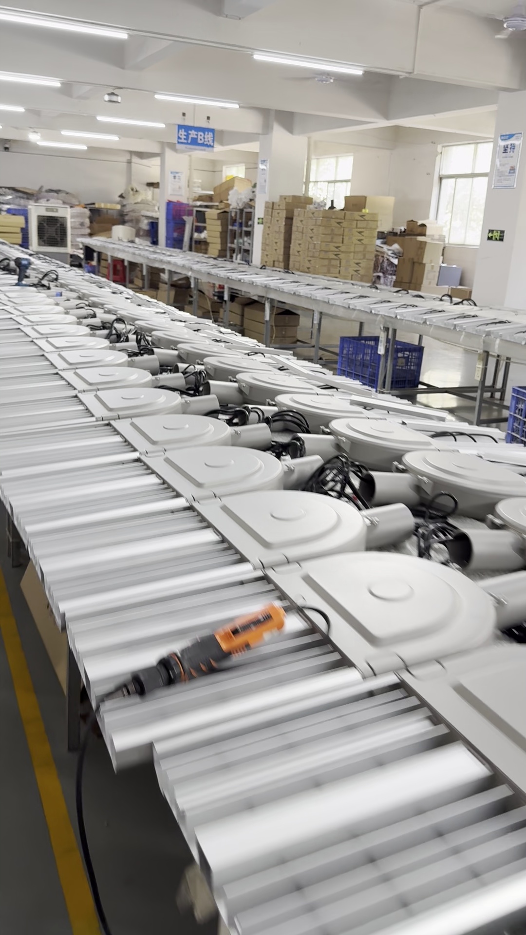 MCL Solar 200W Die-Cast Aluminum Street Light Luminaire Batch Inspection