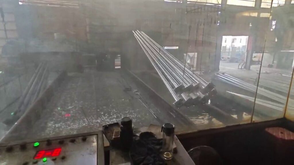 MCL Solar Ethiopia 8m Steel Poles ASTM A123 Hot Dip Galvanization Molten Zinc Bath