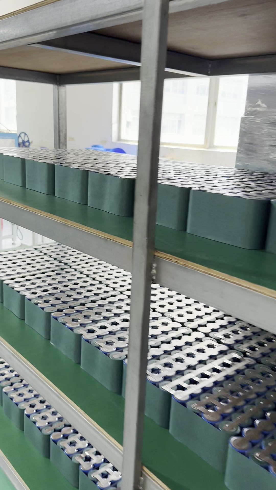 Soudage automatique des packs batteries LiFePO4 MCL Solar