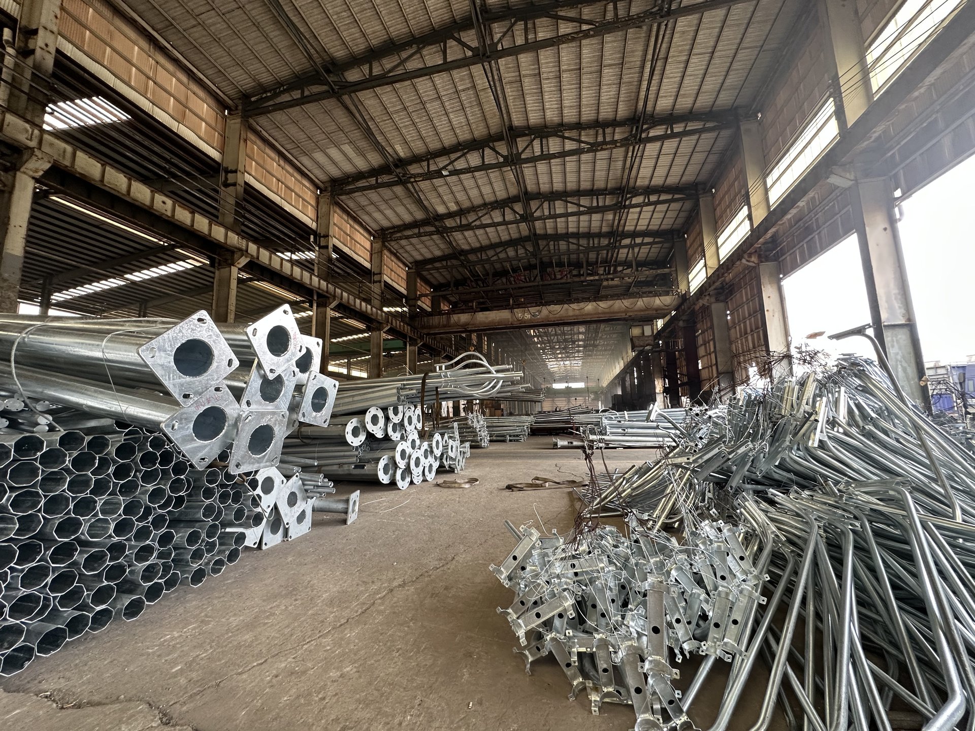 MCL Solar Hot-Dip Galvanized Curved Arms Stiffeners and Mounting Accessories Staged in Guzhen Facility
