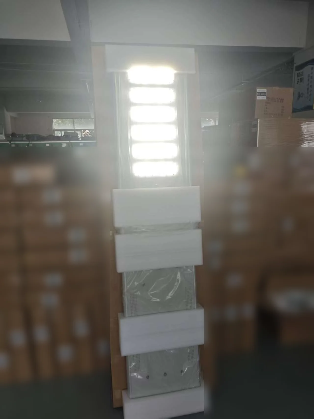 Test d'endurance thermique et optique à 100% de luminosité sur lampadaire solaire intégré 150W MCL Solar